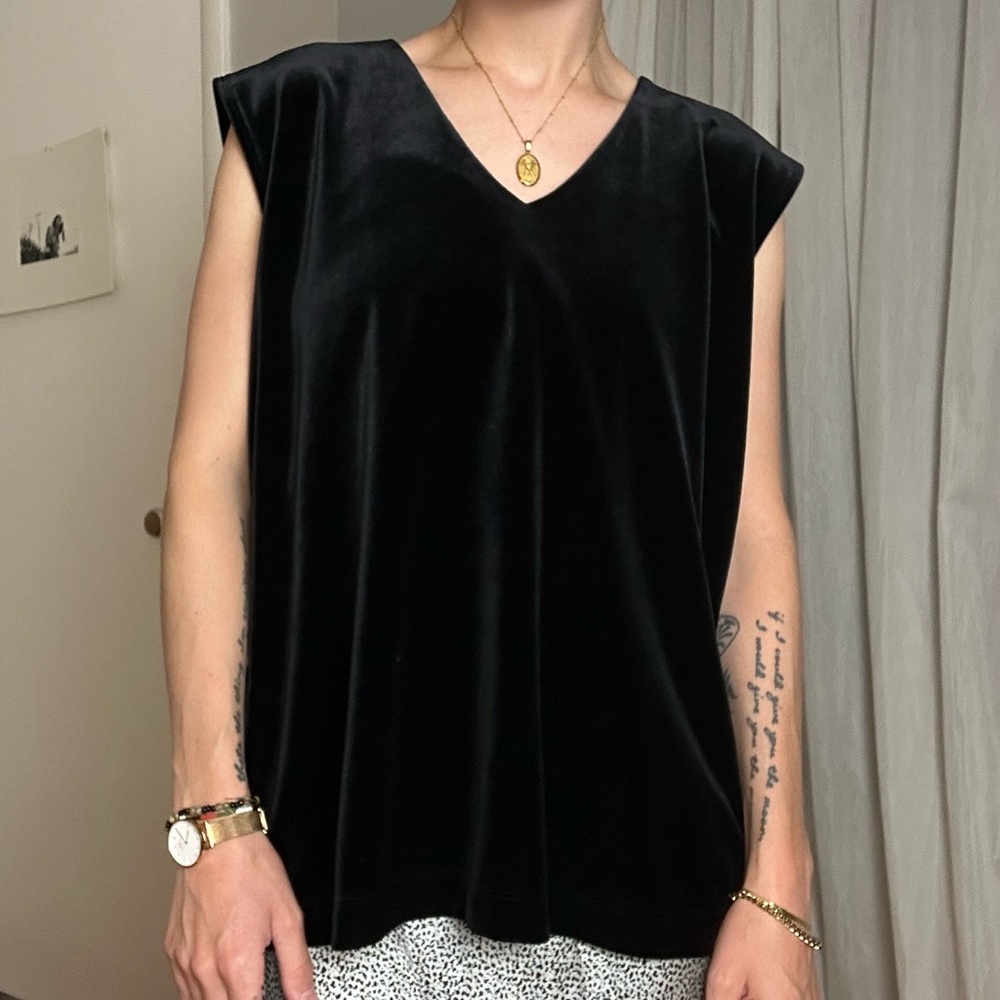 Chico's Black Sleeveless Boxy Velvet Blouse